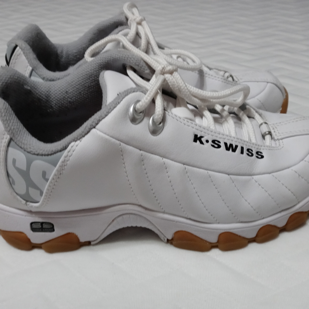 Women's 7.5 K-Swiss shoes only worn once.